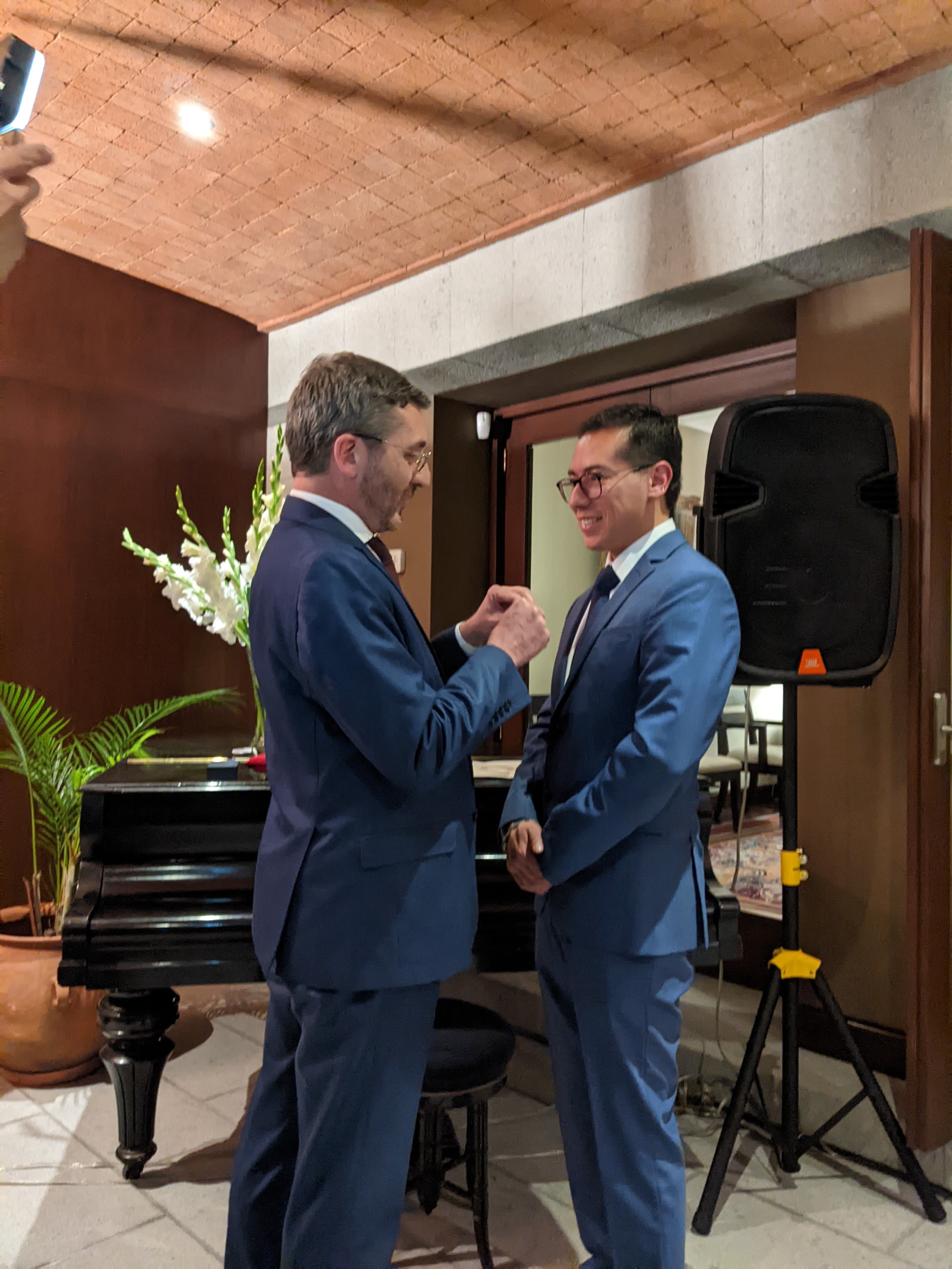 Sr Embajador de Francia en Bolivia Olivier Fontan y Gonzalo A. Fernández M foto-2